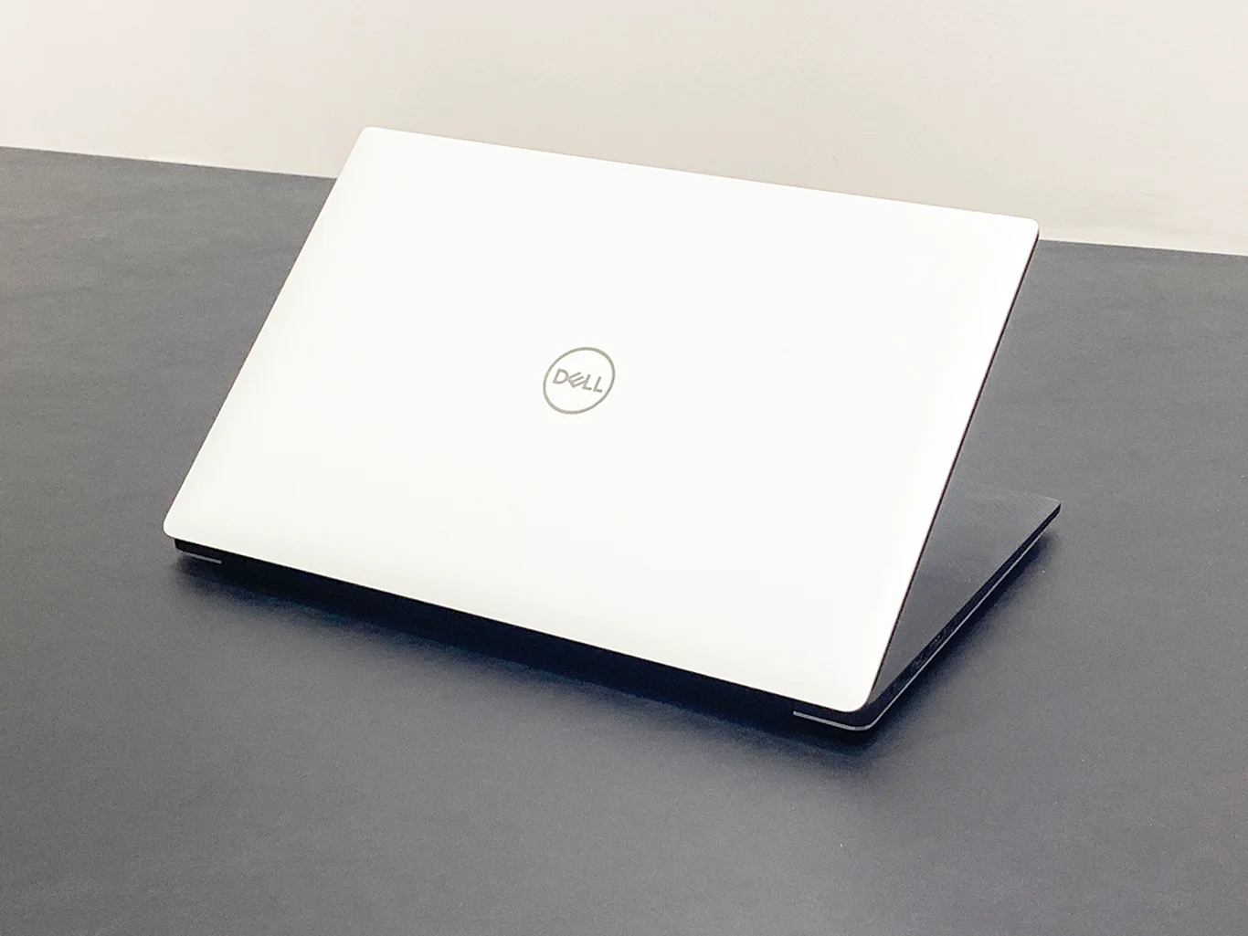 Dell Precision 5520 Workstation Core i7 7820HQ , 16GB RAM, 256GB NVME SSD, NVidia  4GB M1200, 15.6″ 4k TouchIPS LED