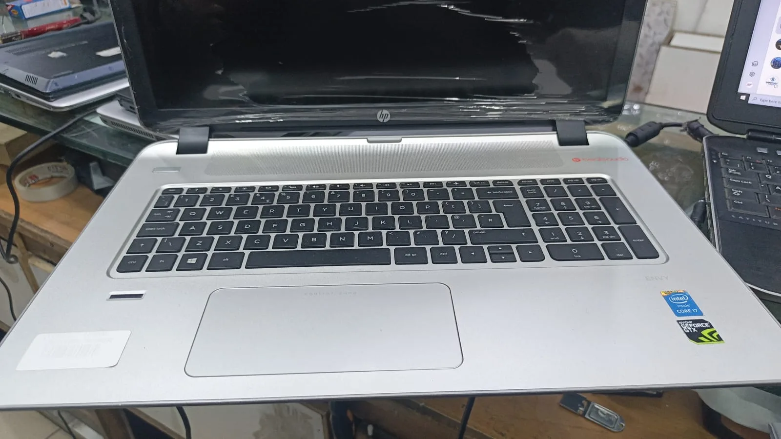 HP ENVY 17-k201na Ci7 5th Gen Ram 12GB SSD 240GB 4GB NVIDEA GTX 850M 17.3" FHD LED - Image 2