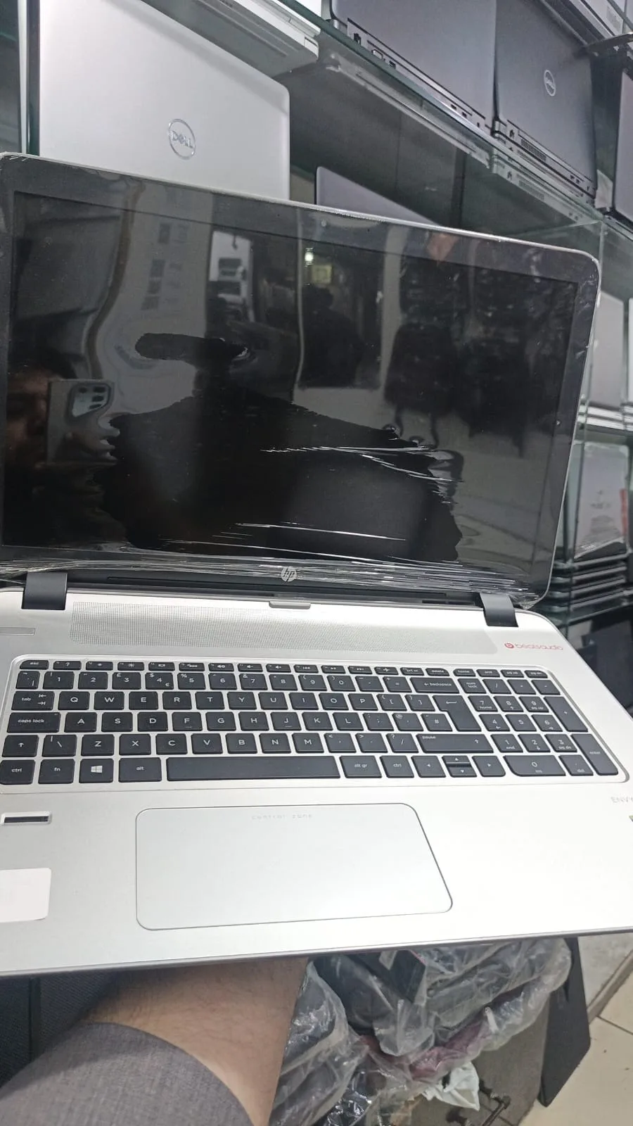 HP ENVY 17-k201na Ci7 5th Gen Ram 12GB SSD 240GB 4GB NVIDEA GTX 850M 17.3" FHD LED - Image 5